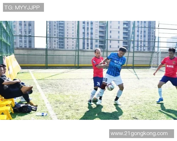 足球明星们在家中观看比赛的精彩瞬间与感人故事分享